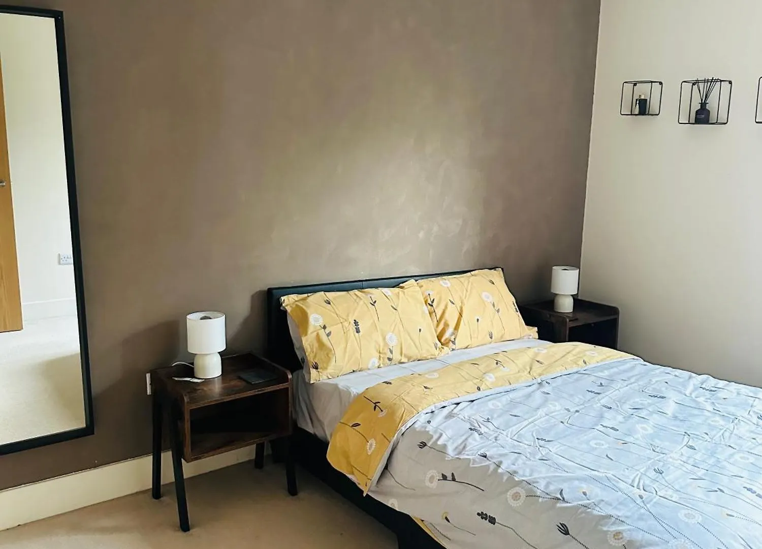 Lägenhet Stunning 2 Bedroom Flat In Edinburg Storbritannien